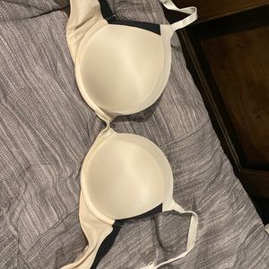 Victoria’s Secret size 34 D Fabulous push-up bra.